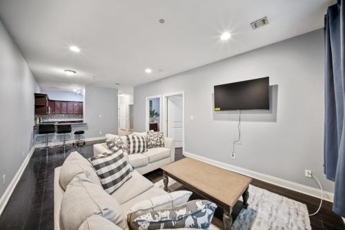 Comfortable 2BR Retreat 15 Min to NYC condo