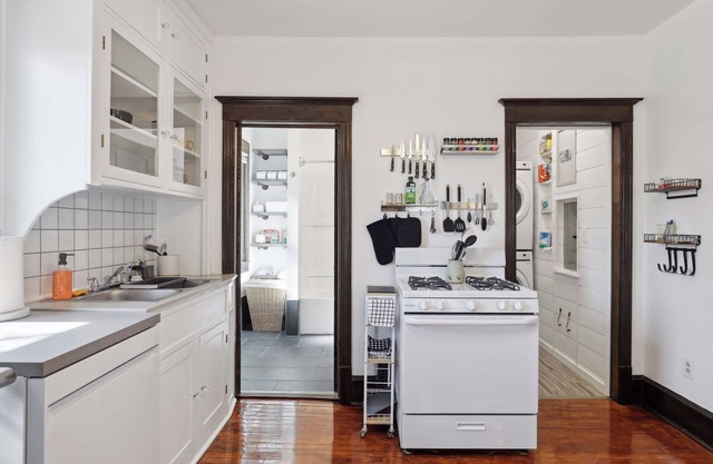 Comfortable 3-bedroom house + den in the Arts District of Northeast Minneapolis