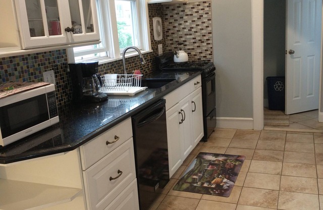 Comfortable 3 Bedroom 2 Bath House Near New York New Summer Dates Available