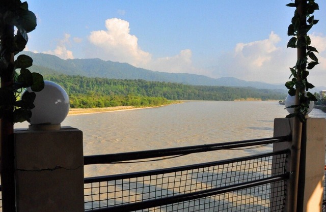Comfortable AC Rooms Near the Ganga