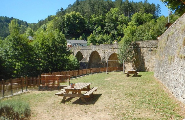 Comfortable and compact mobile home near the river Le Trèvezel.