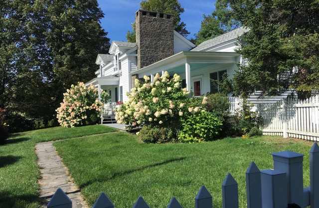 Comfortable and Peaceful Cooperstown 3 Bed/2 Bath house with Screened-in Porch