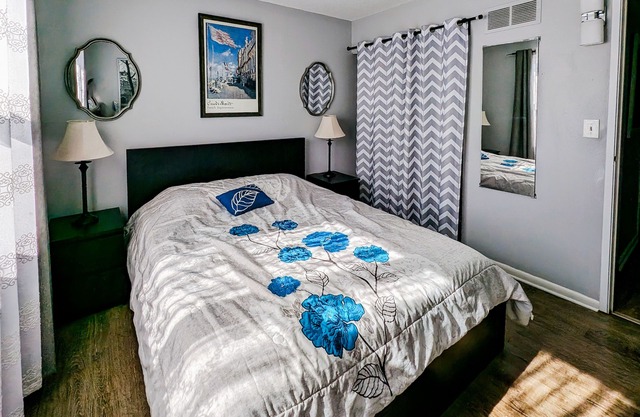 Comfortable and spacious 3BDR duplex in great location! Unit # 1
