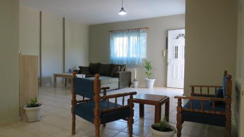 Comfortable and Spacious Home Near Beaches