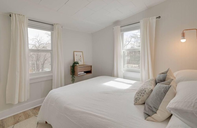 Comfortable and Trendy 2-floor Boutique Suite in a Character Home