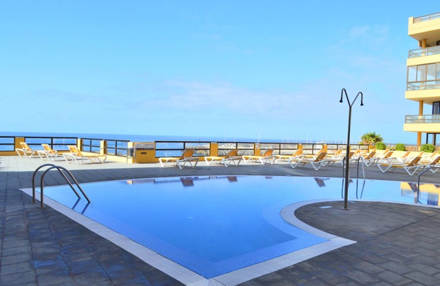 Comfortable apartment with private solarium, WiFi and heated swimming pools