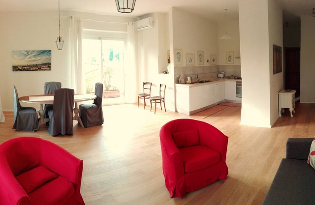 Comfortable apartment with private terrace near the center of Florence