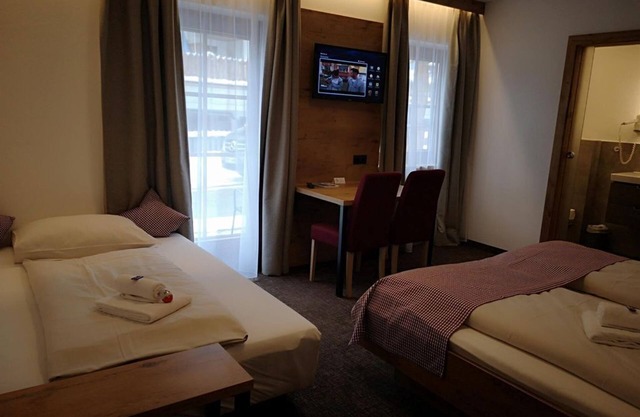 Comfortable double room with sofa bed - Hotel Aschauer Hof