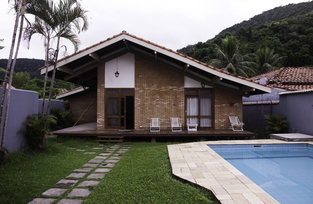 Comfortable beach house with pool, terrace, barbecue, 300m from the beach