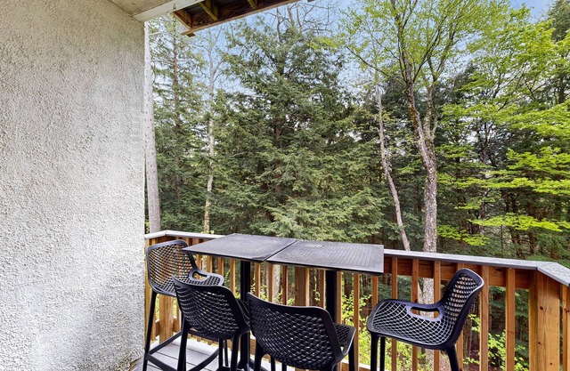 Comfortable condo with pools, hot tubs, tennis, gym, sauna, & game room