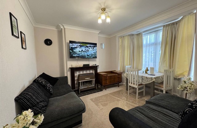 Comfortable Contractor Retreat: Perfect for Both Short & Long Stays