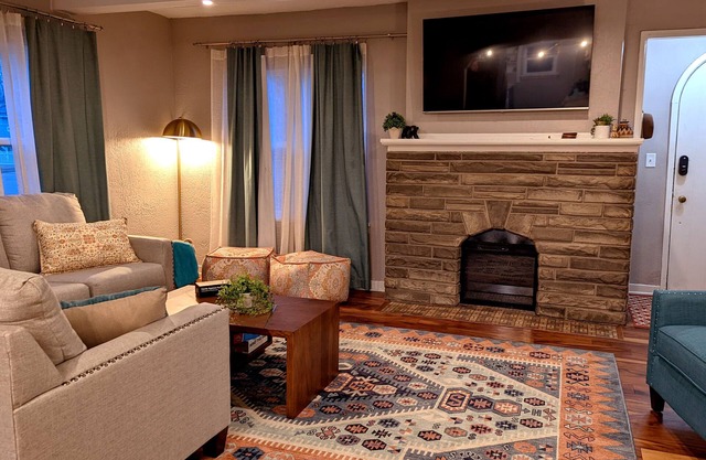 Comfortable & Convenient Home : Sleeps 15