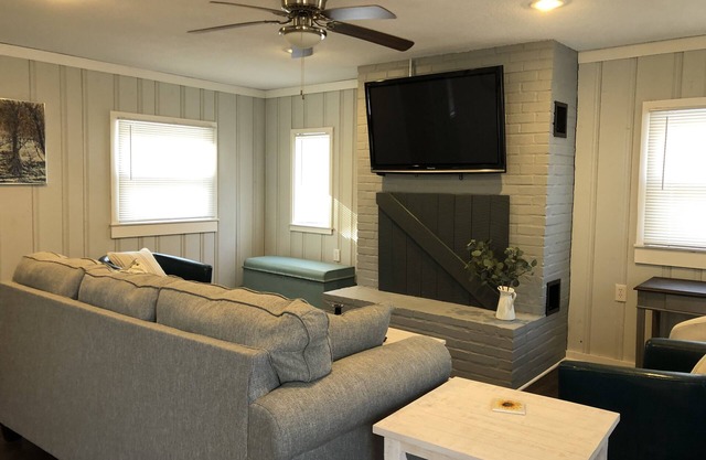 Comfortable Cottage Just Blocks From KU Campus
