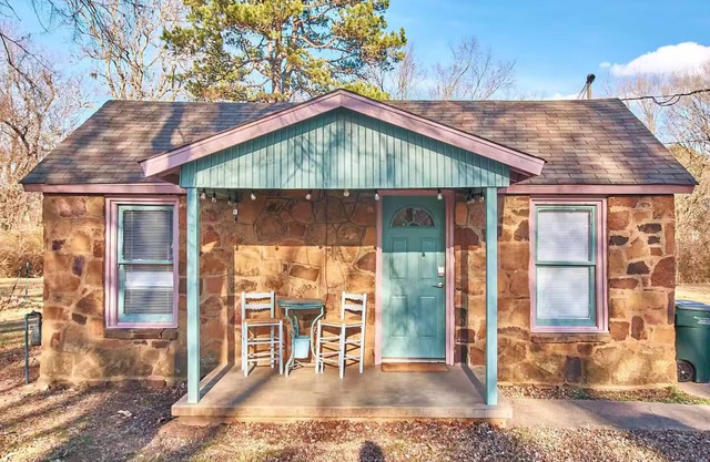 Comfortable Crowdpleasing Cottage