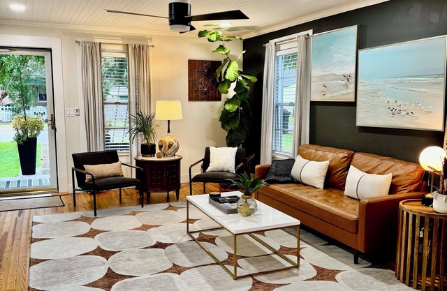 Comfortable Downtown Pensacola Stay Pet Friendly Yard Fire Pit Game Room