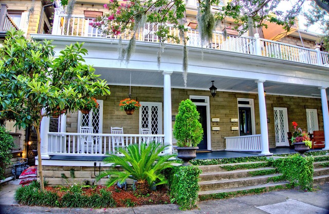 Comfortable Escape 2BR Historic Downtown