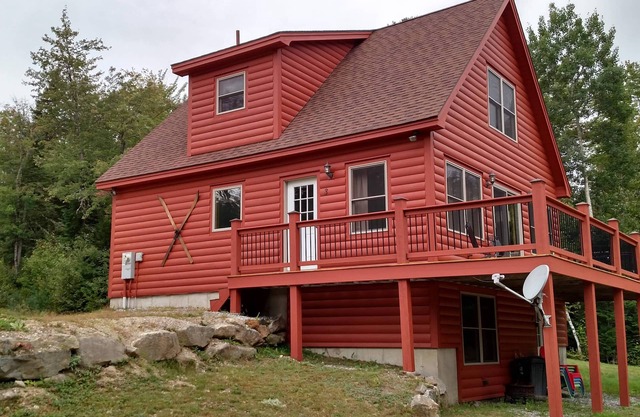 Comfortable four season Chalet minutes to all amenities