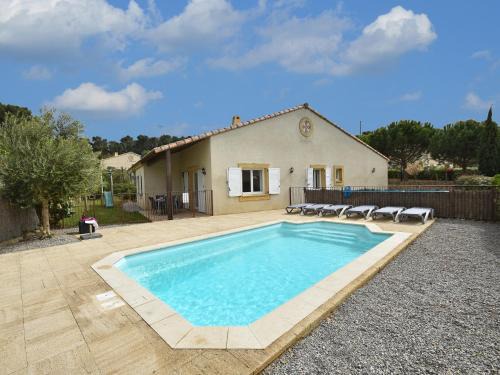 Comfortable villa with jacuzzi
