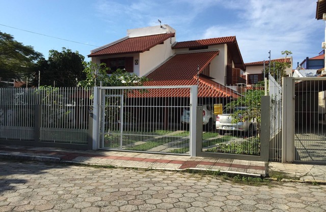 Comfortable house 80 meters from the beach, safe, easy access, and air conditioning!
