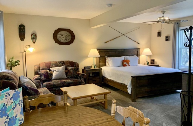 Comfortable King suite close to Bozeman airport, downtown, MSU. Dog friendly!