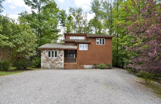 Comfortable mountain home is a short walk to the Timberline Trails!