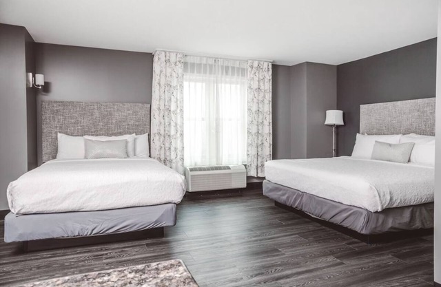 Comfortable, Pet-Friendly Stay w/Firepits, Gym & Garden Pergolas l Four Rooms