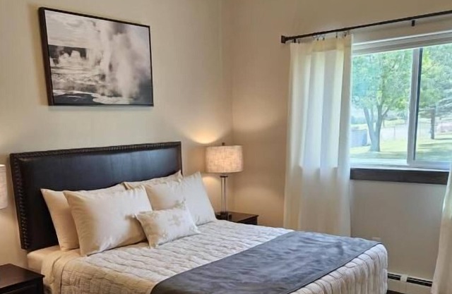 Comfortable Stay! Free Parking, Pool, Near North Entrance of Yellowstone Park