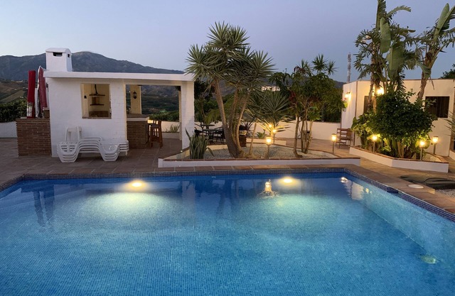 Comfortable studio in a country house with pool close to the sea