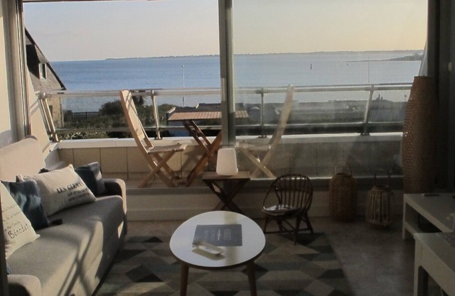 COMFORTABLE T2 APARTMENT FACING THE SEA