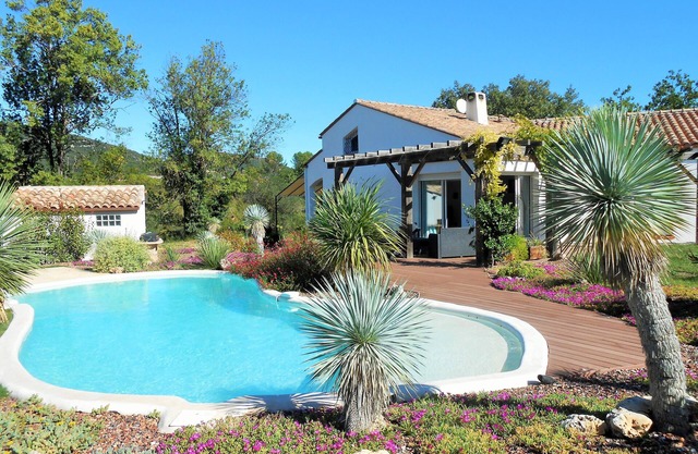 Comfortable vacation villa with swimming pool in the countryside on the outskirts of town