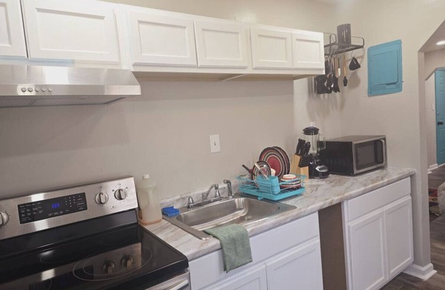 Comfy 1BR Apt. in Pleasant Ridge