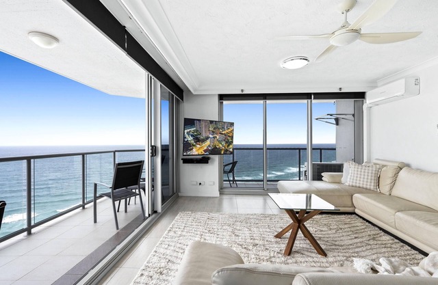 Comfy 2 Bedroom Apartment with Ocean View - Q Stay (Peninsula 32A - 3N - NB)