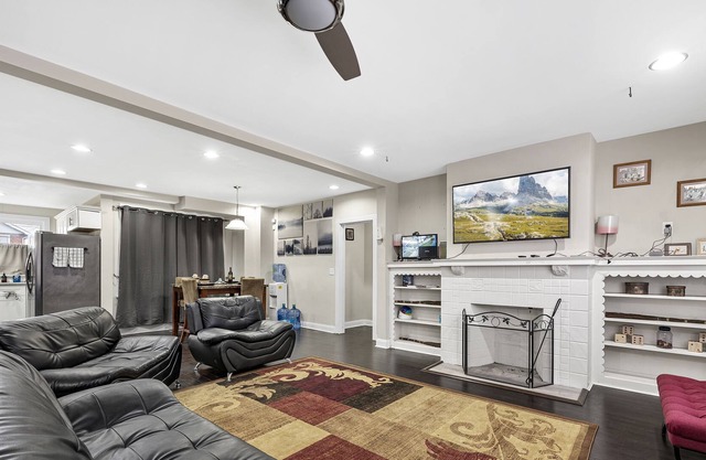 Comfy 3 Bedroom Home w/ Balcony—Westgate