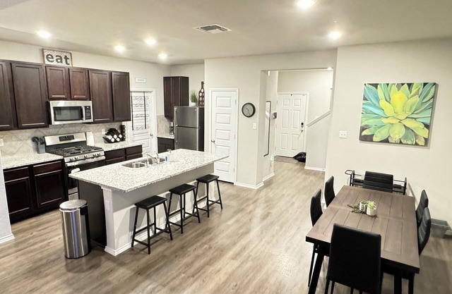 Comfy and Convenient San Antonio Family Get Away! Pets Welcome