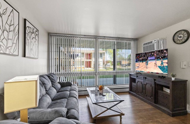 Comfy and cozy 1 bd apt in dt ferndale