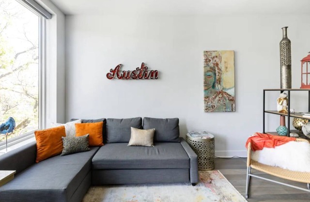 Comfy Bijou Studio in Trendy East Austin