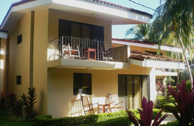 Comfy condo in a beautiful beach town sorrounded by nature