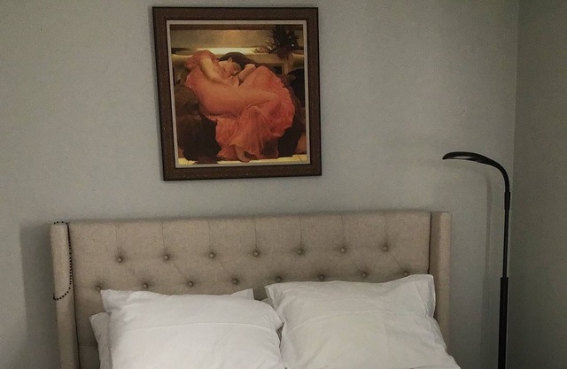 Comfy, Cozy, and Clean! Close to KU campus, great restaurants and shopping