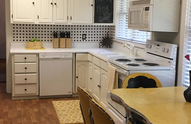 Comfy, cozy, bright home—Walk to Canton St. restaurants, shops—Pet Friendly!