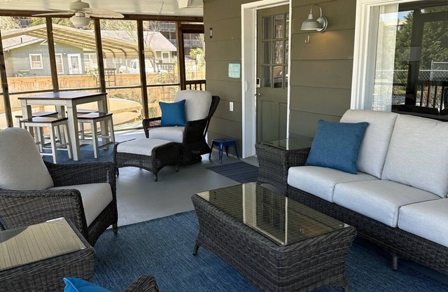 Comfy cozy cottage at White Lake