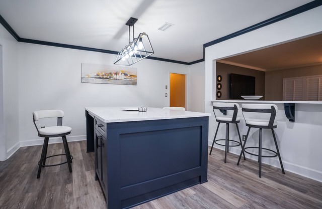 Comfy GNV Home *New Kitchen* w/Fire Pit
