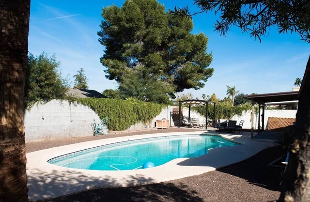 Comfy Home with Sparkling Pool