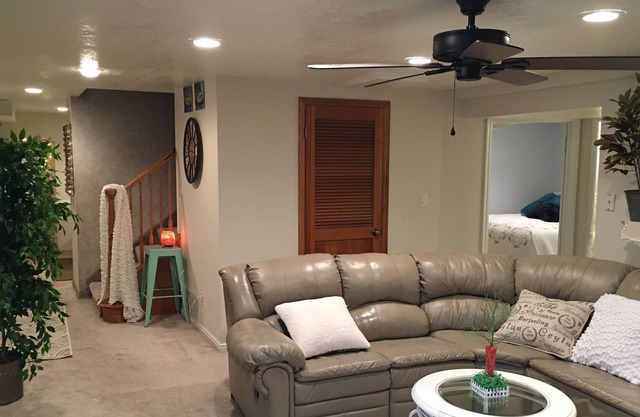 comfy KING beds with roomy apartment and fast WiFi in perfect location!