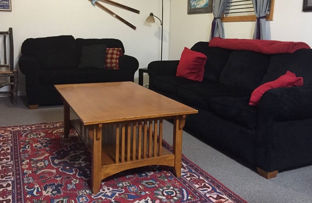 Comfy lock-off (dogs OK) w/laundry & all home amenities. SEE 5 MO 22/23 REN Opt!