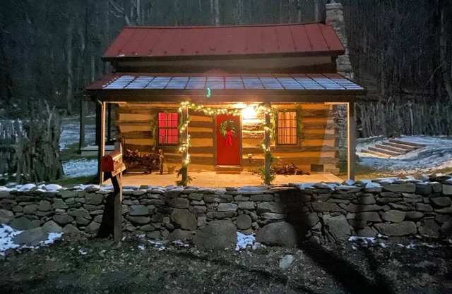 Comfy Rustic Cabin: Sperryville, Washington, Shenandoah Park