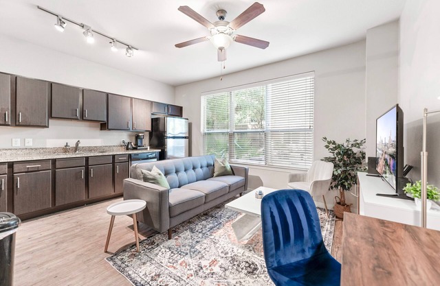 Comfy Soco 1BR King Suite w Gympickleballlaundry