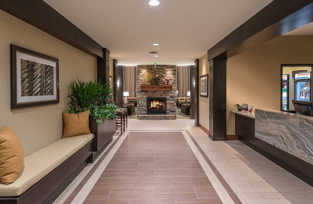 Comfy Suite | Free Breakfast, Free Wi-Fi, Indoor Pool and Hot Tub