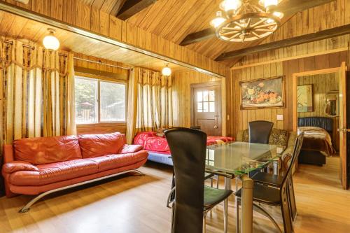 Communal Pool and Playground Mongaup Valley Cabin!