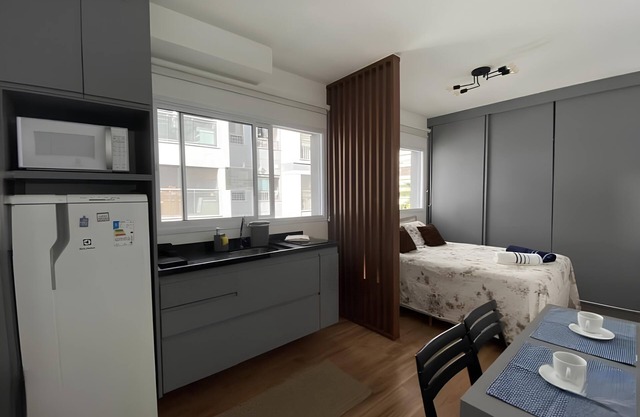 Compact studio + breakfast