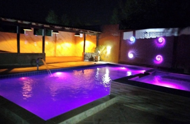Complete farm with swimming pool and jacuzzi, pets welcome